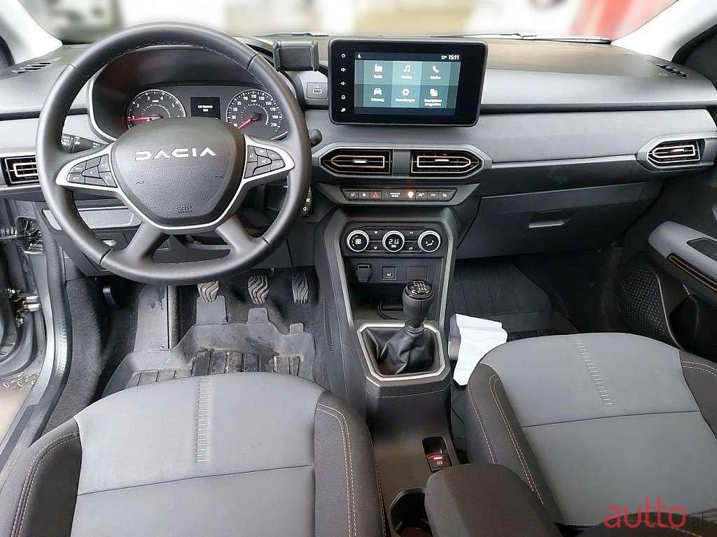 2024' Dacia Jogger photo #4