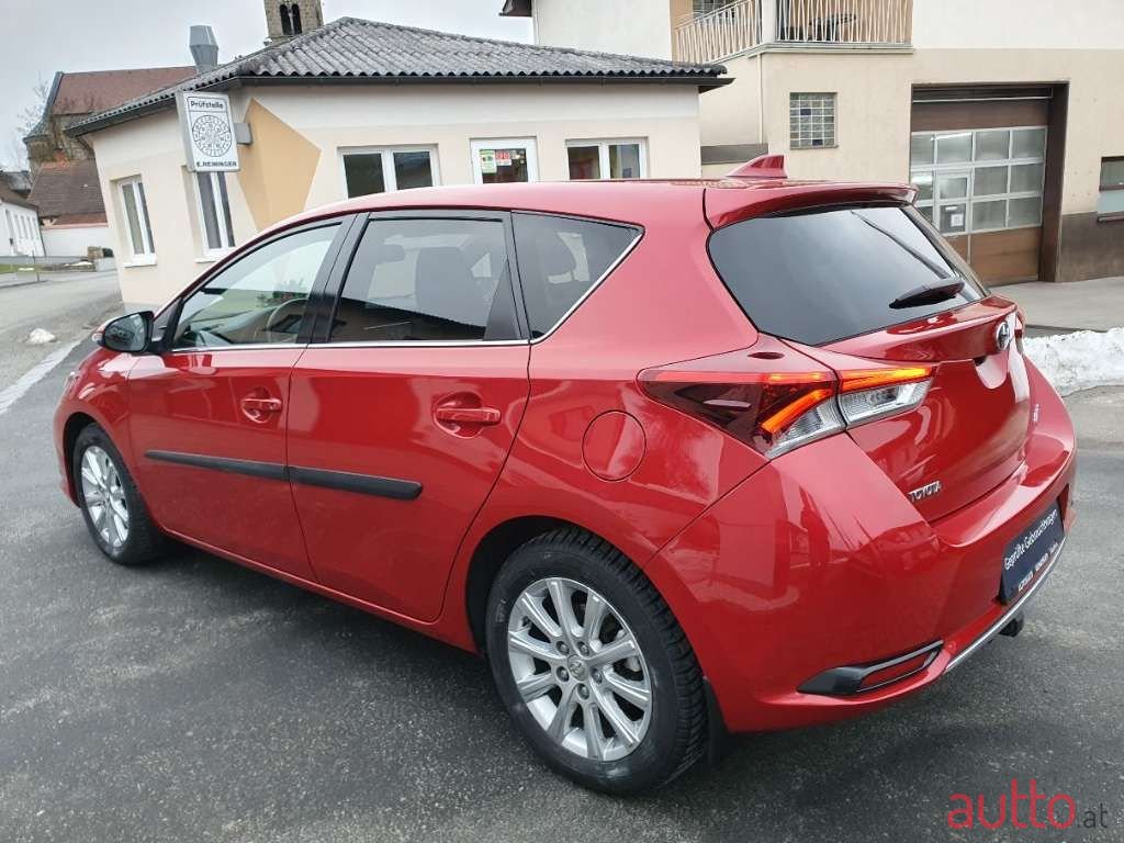 2017' Toyota Auris photo #5