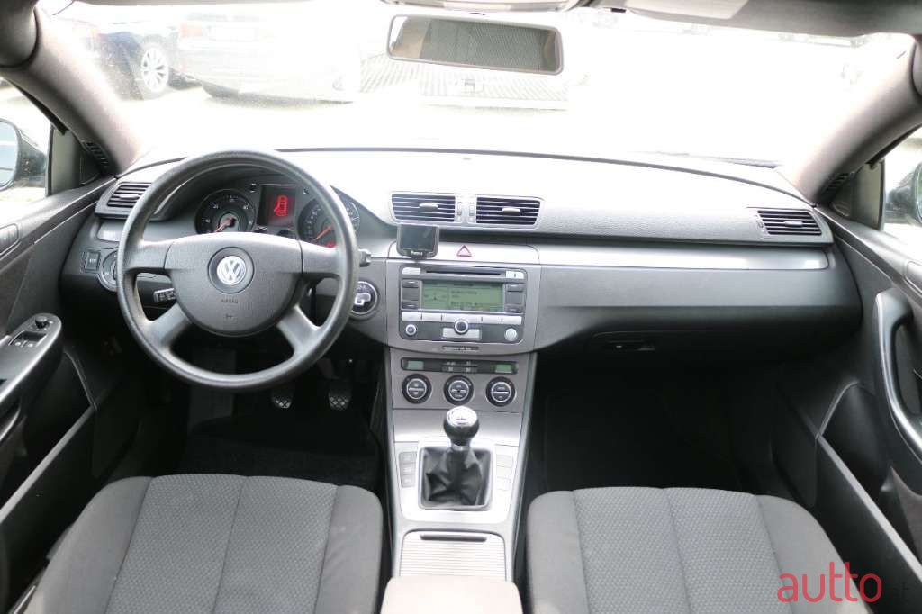 2008' Volkswagen Passat photo #5