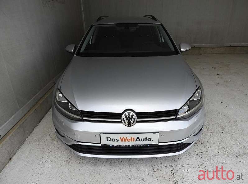 2020' Volkswagen Golf photo #2