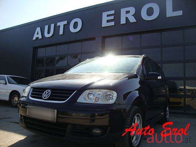 2004' Volkswagen Touran photo #1