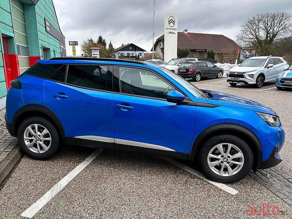 2020' Peugeot 2008 photo #2