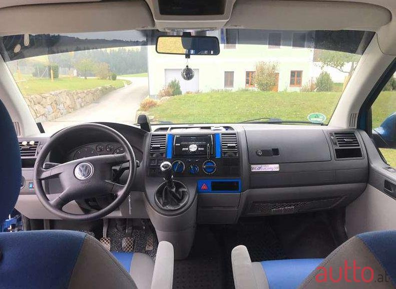 2006' Volkswagen Multivan photo #1