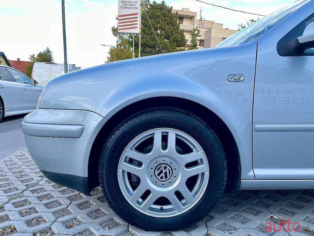 2001' Volkswagen Golf photo #4