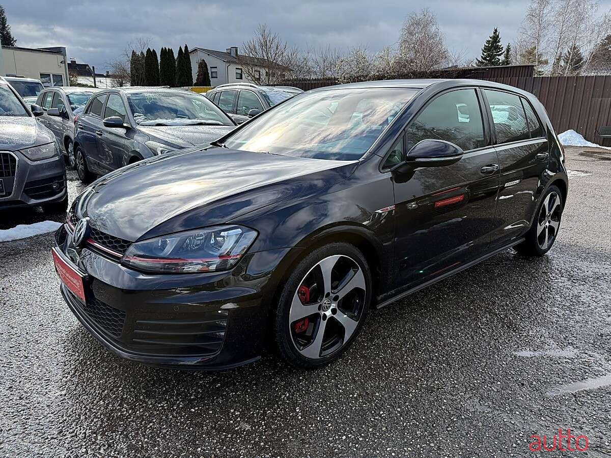 2013' Volkswagen Golf photo #2