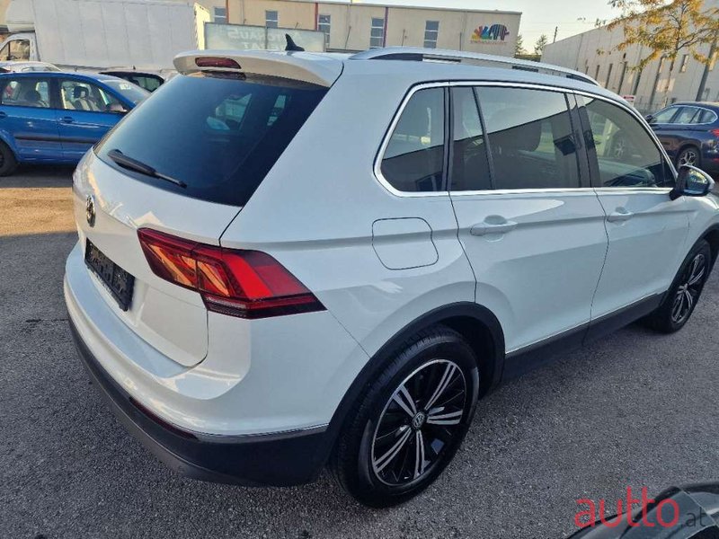 2018' Volkswagen Tiguan photo #5