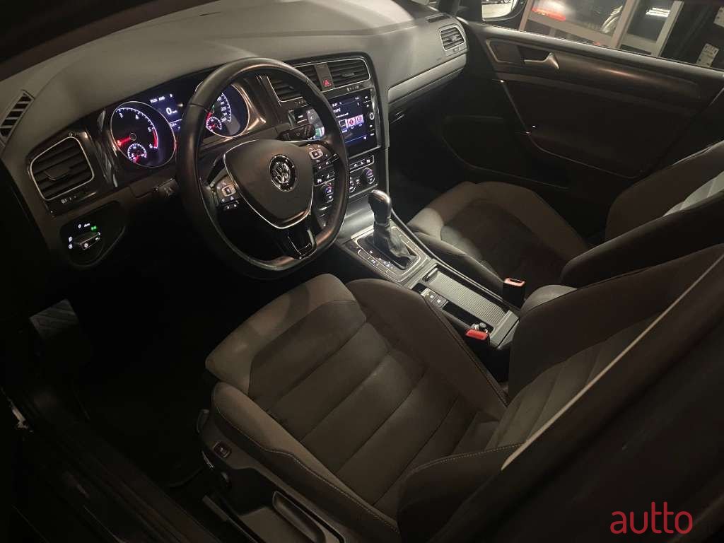 2018' Volkswagen Golf photo #5