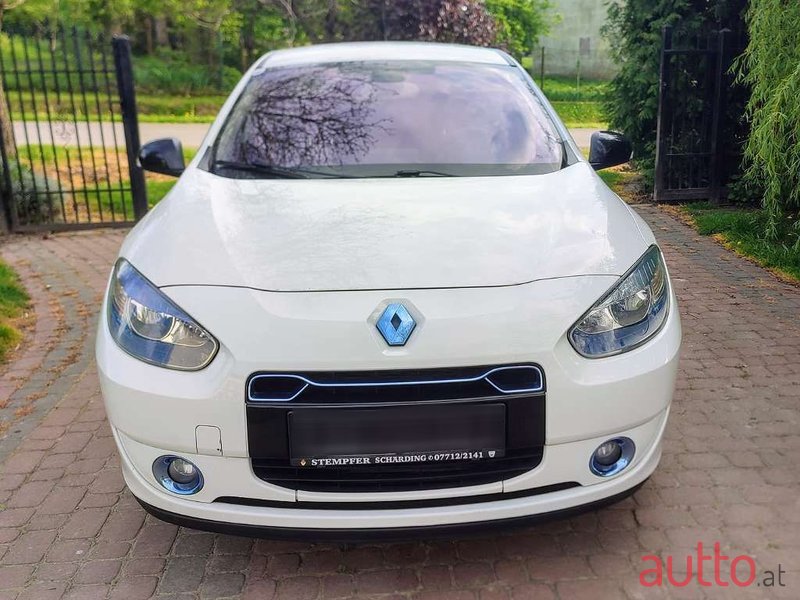 2012' Renault Fluence photo #2