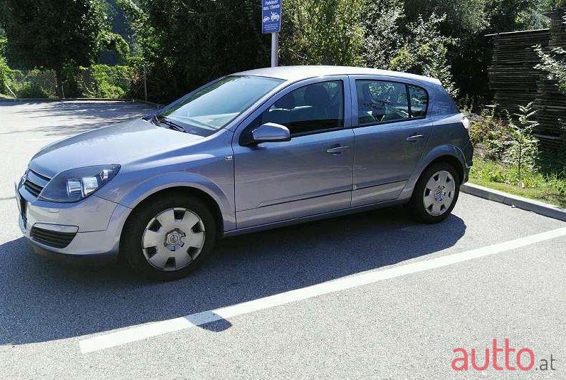 2005' Opel Astra photo #1