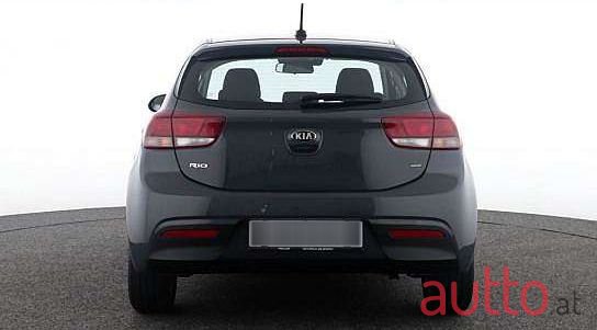 2020' Kia Rio photo #5