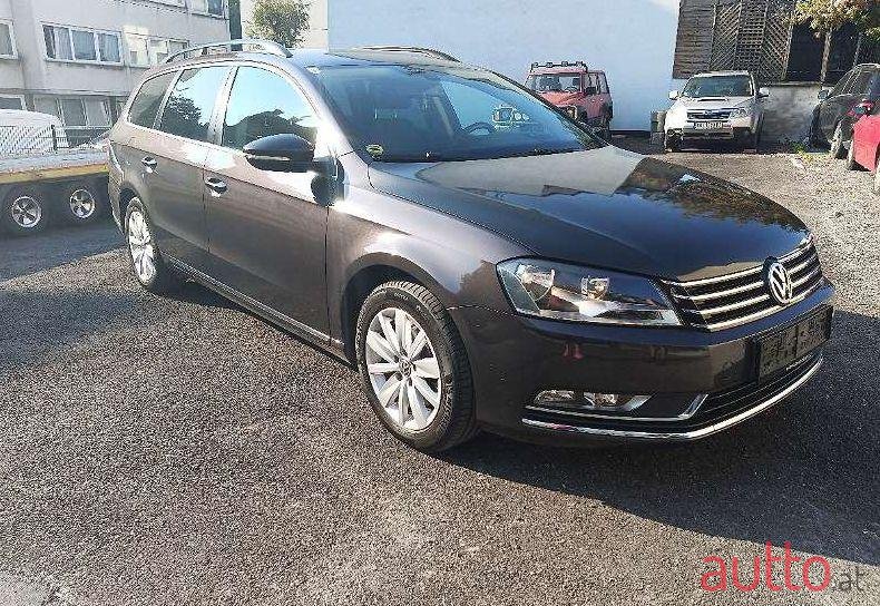 2011' Volkswagen Passat photo #1