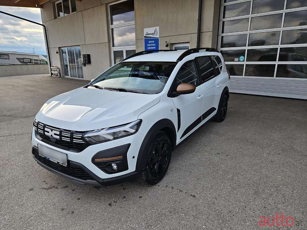 2023' Dacia Jogger photo #1