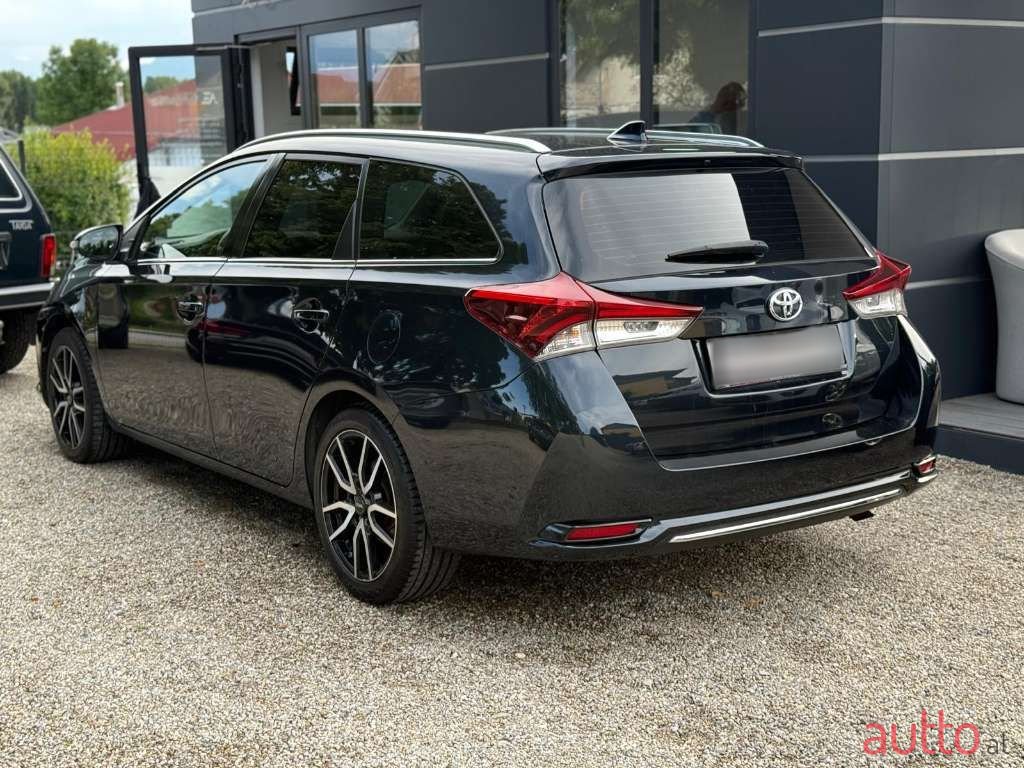 2016' Toyota Auris photo #6