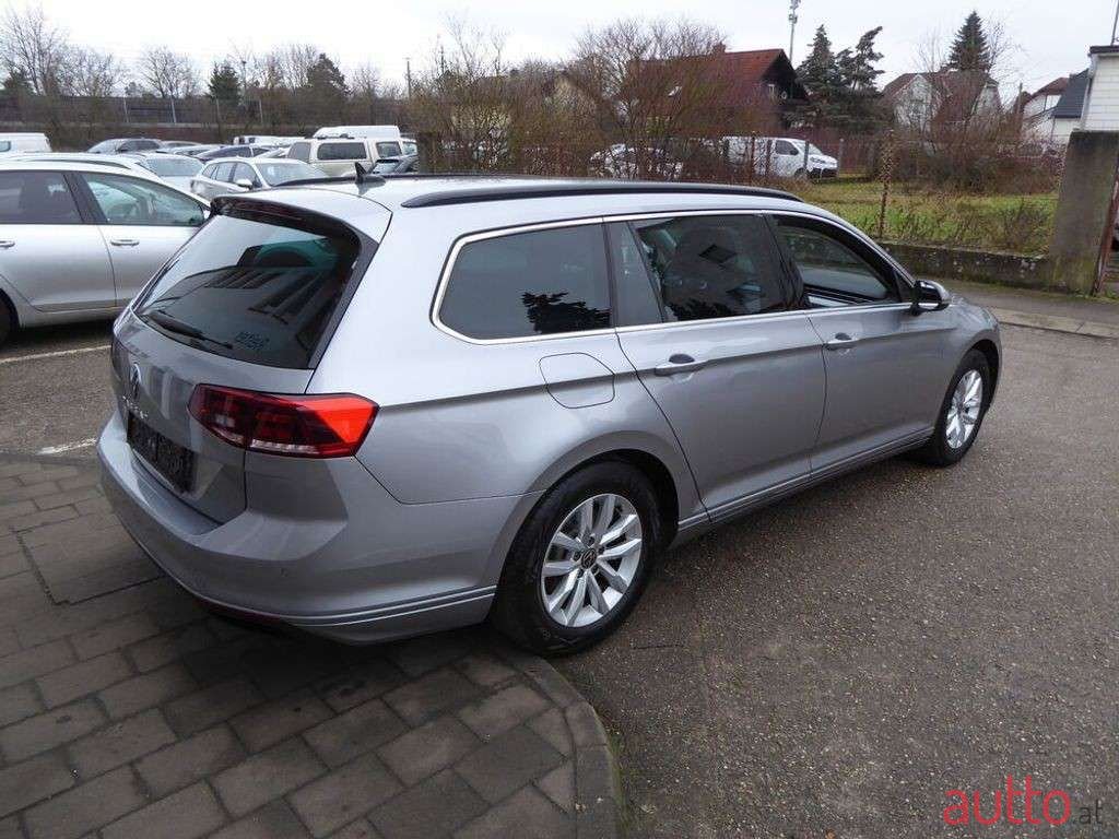 2022' Volkswagen Passat photo #6