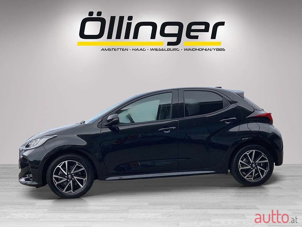 2022' Toyota Yaris photo #2