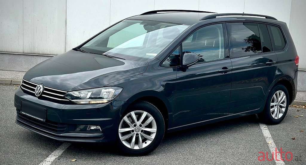 2018' Volkswagen Touran photo #1
