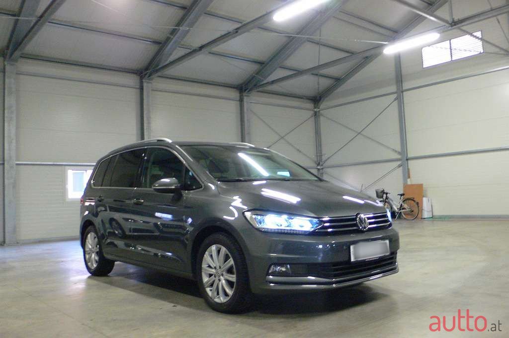 2018' Volkswagen Touran photo #1