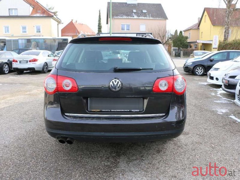 2009' Volkswagen Passat photo #5