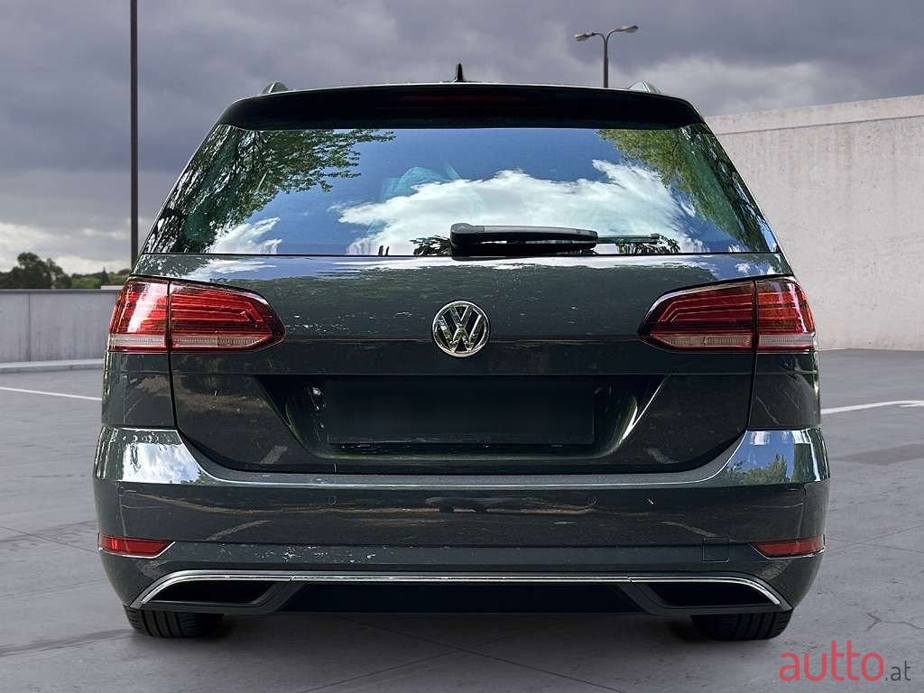 2019' Volkswagen Golf photo #4