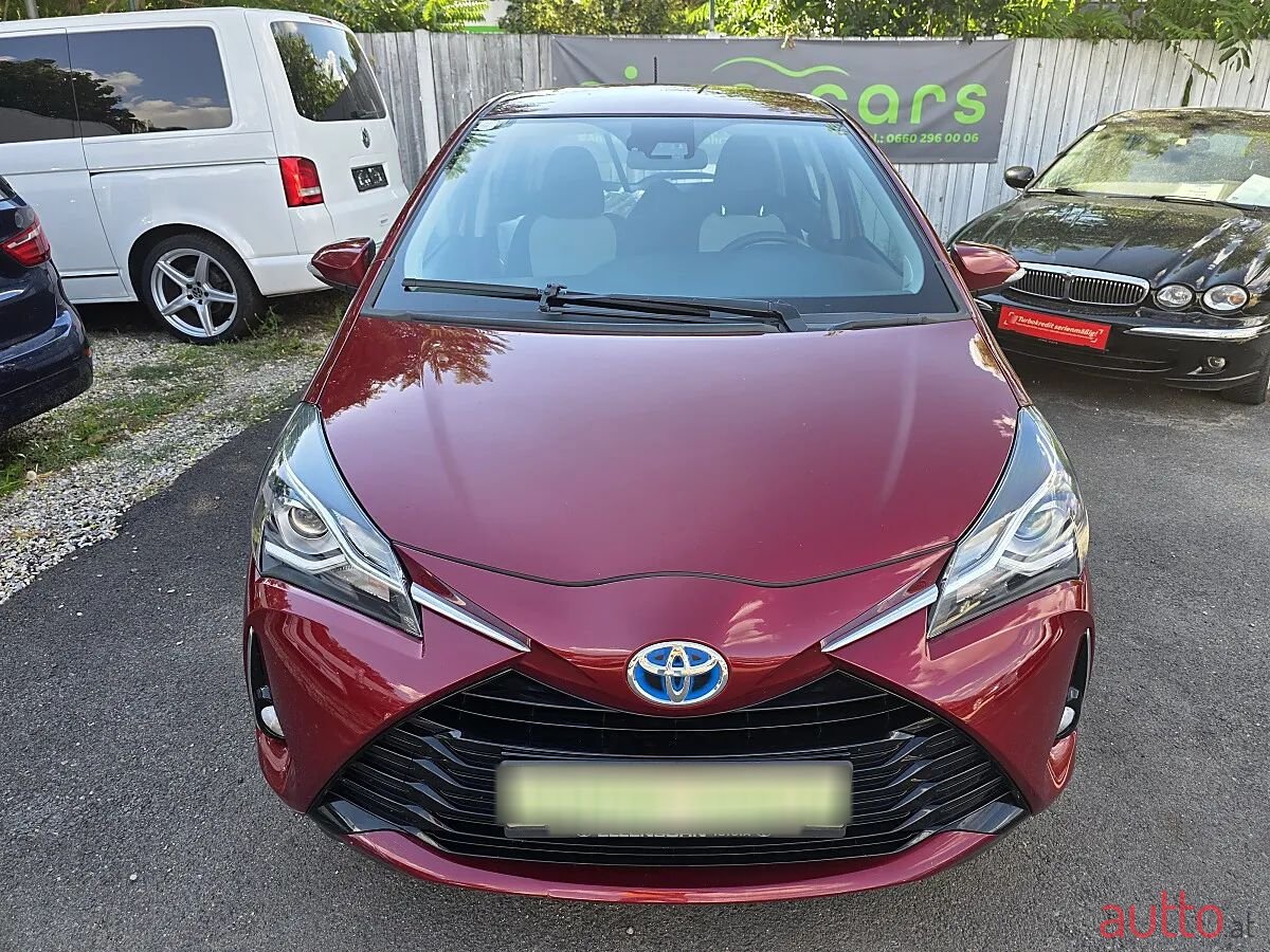 2017' Toyota Yaris photo #5