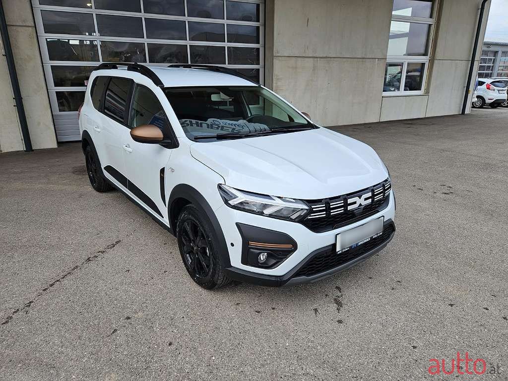 2023' Dacia Jogger photo #3