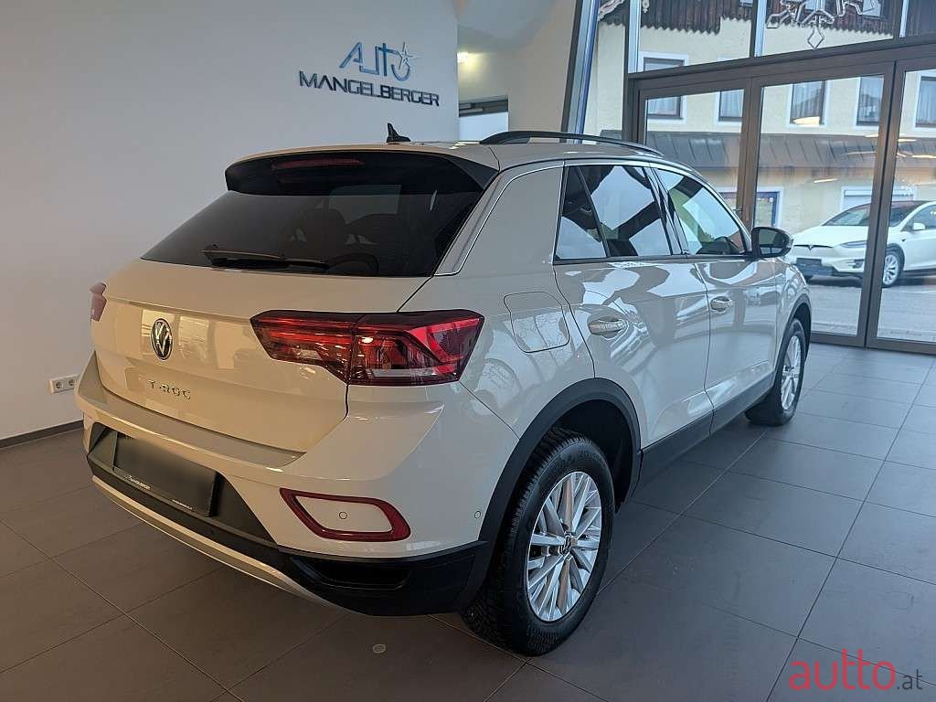 2023' Volkswagen T-Roc photo #6
