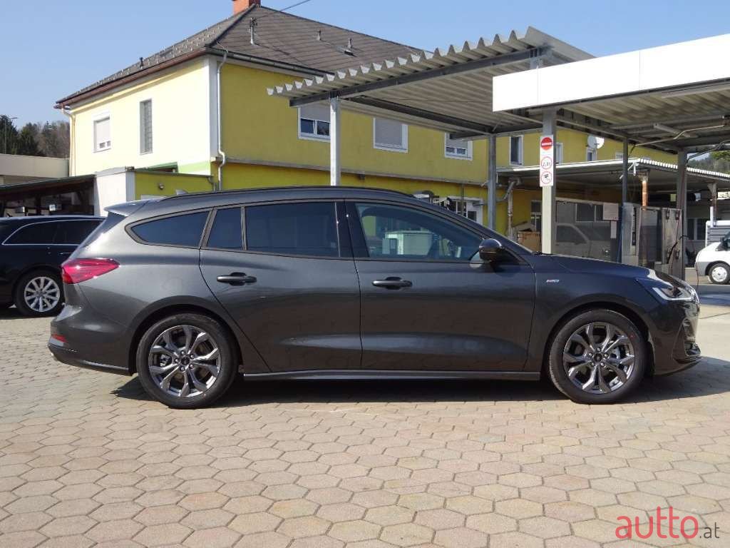 2022' Ford Focus photo #4