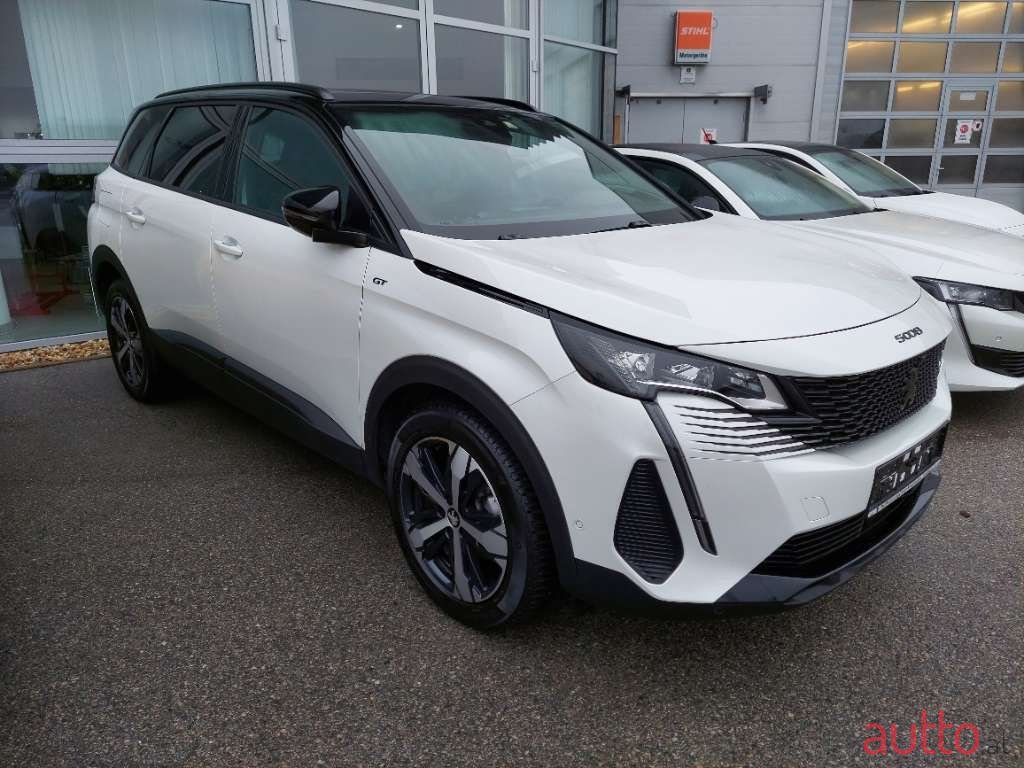 2022' Peugeot 5008 photo #2
