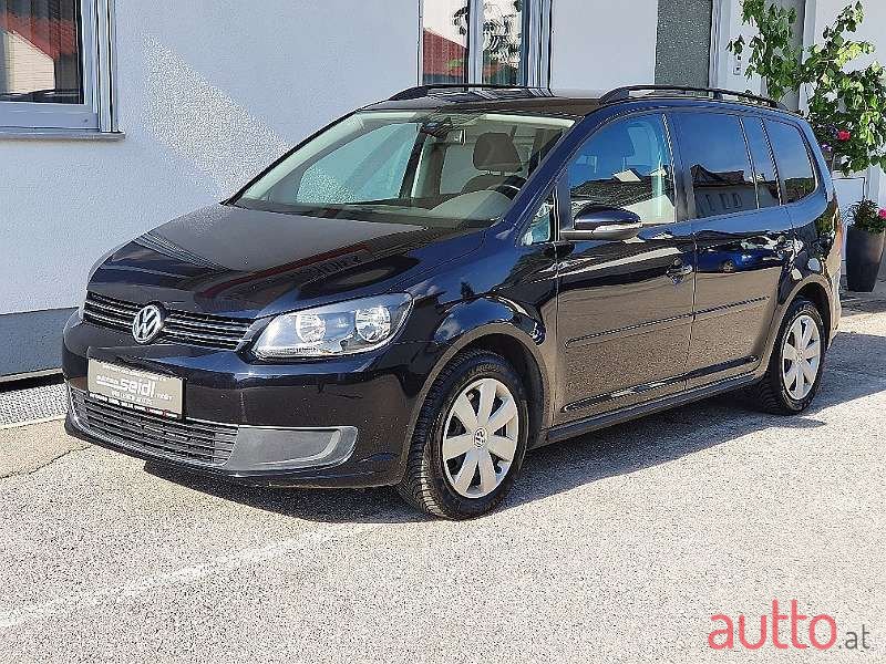 2011' Volkswagen Touran photo #1