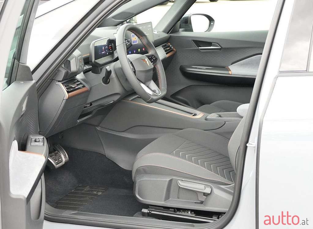 2023' Cupra Born photo #6