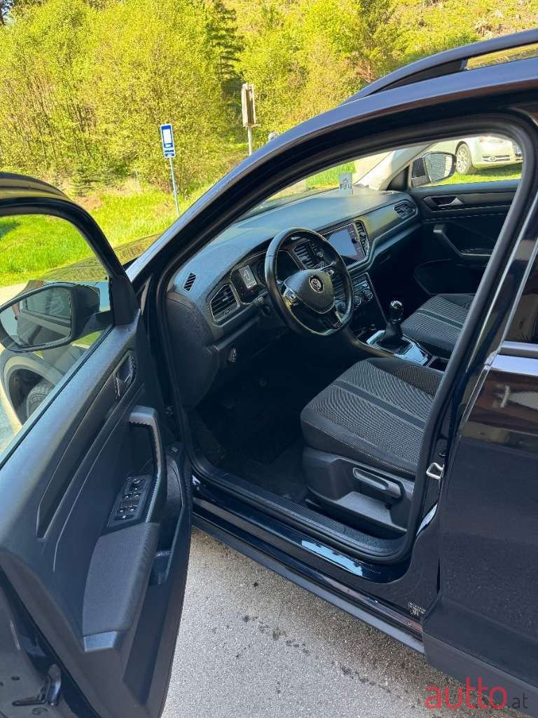 2020' Volkswagen T-Roc photo #5