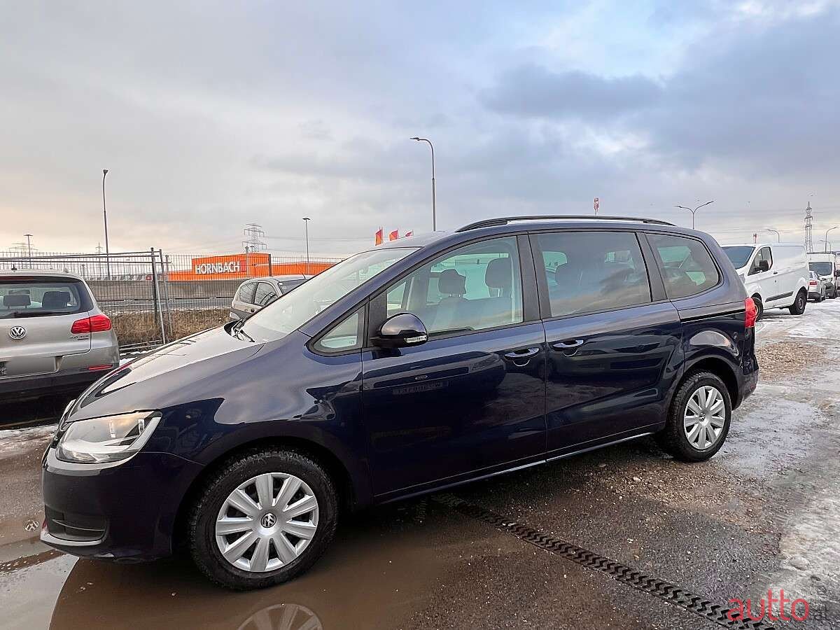 2011' Volkswagen Sharan photo #6