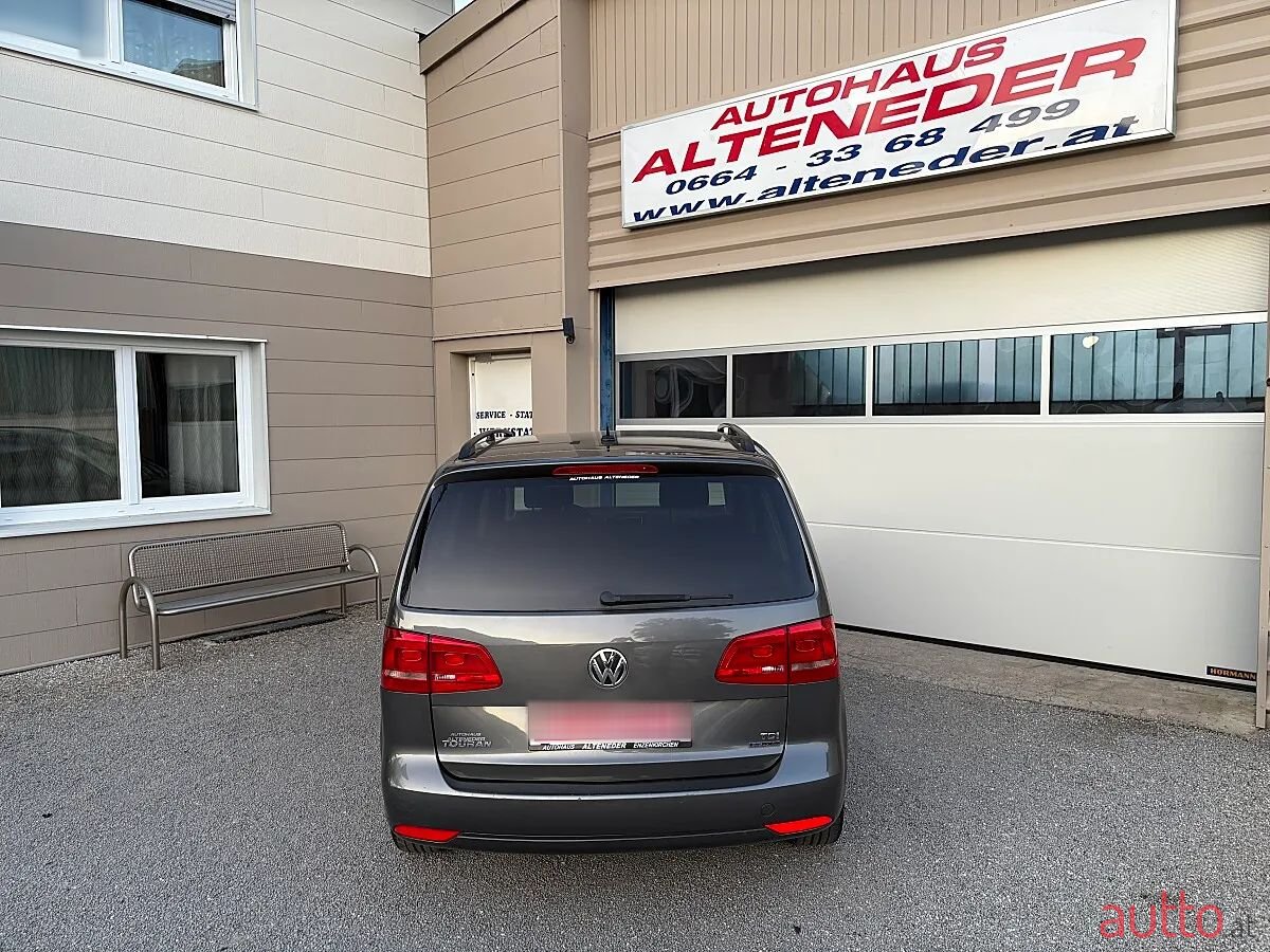 2012' Volkswagen Touran photo #6