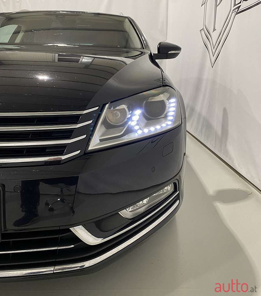 2011' Volkswagen Passat photo #5