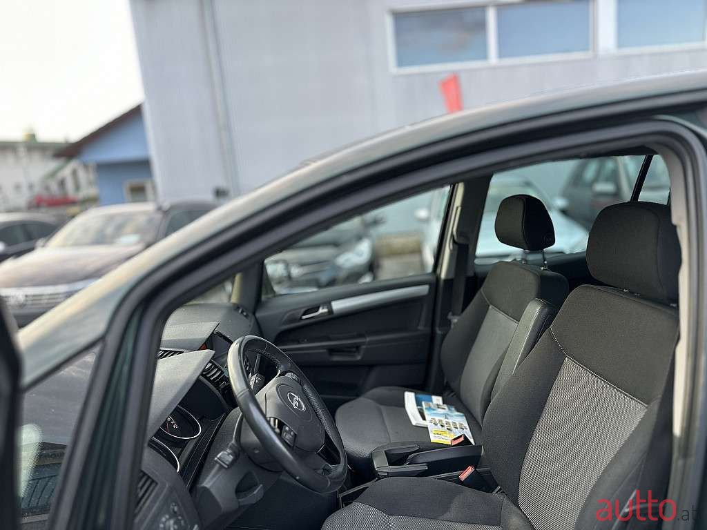 2012' Opel Zafira photo #5