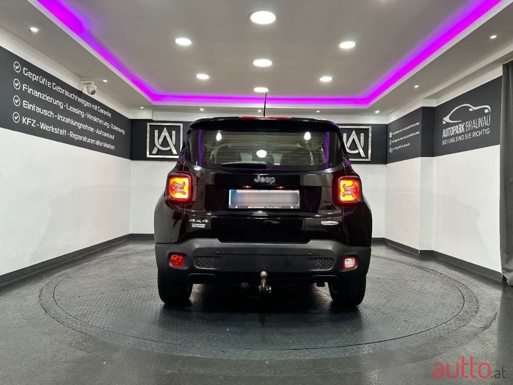 2016' Jeep Renegade photo #5