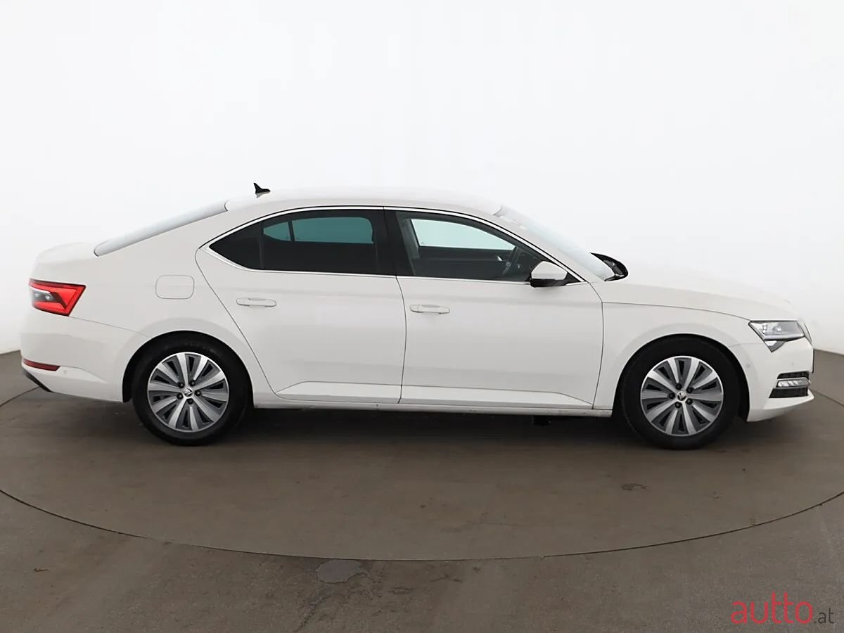 2021' Skoda Superb photo #3