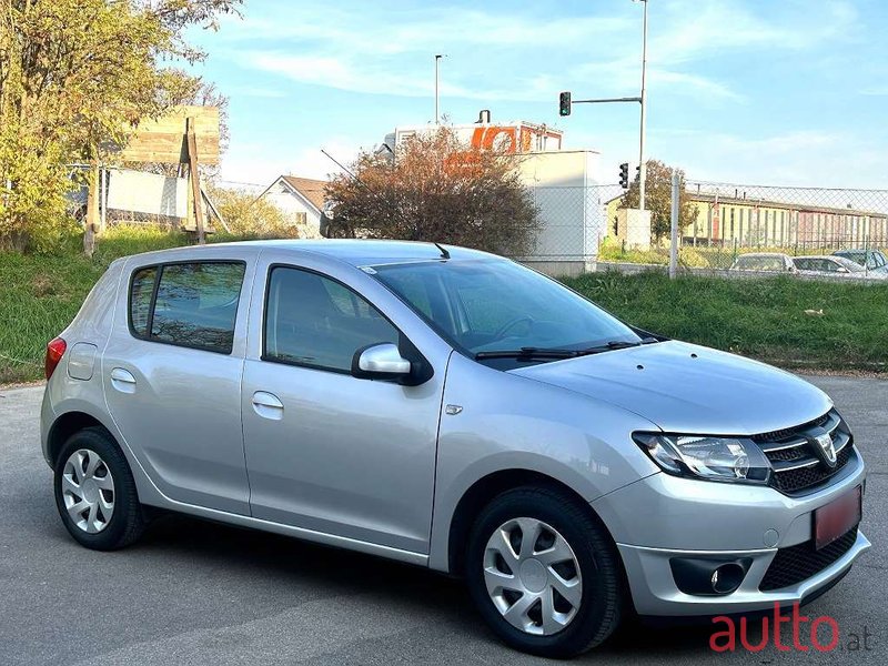 2016' Dacia Sandero photo #5