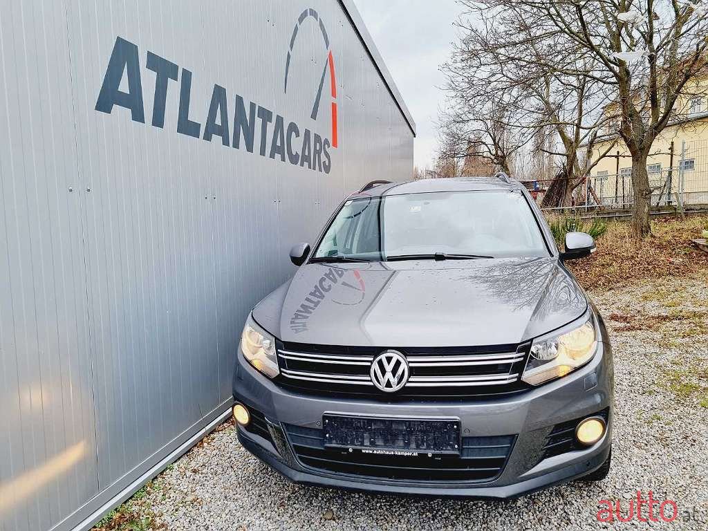 2011' Volkswagen Tiguan photo #2