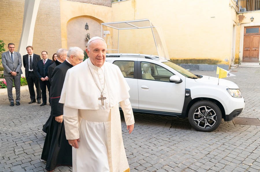 Sparsame Heiligkeit: Der Papst fährt jetzt Dacia!