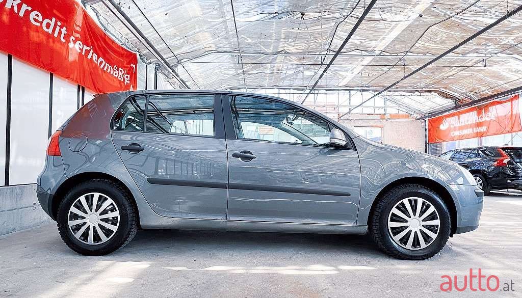 2006' Volkswagen Golf photo #5