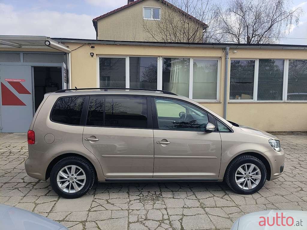 2012' Volkswagen Touran photo #4