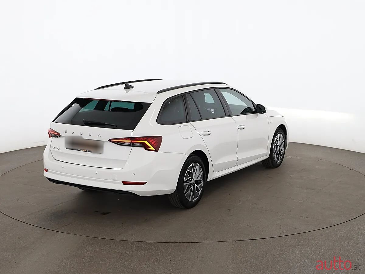 2023' Skoda Octavia photo #2