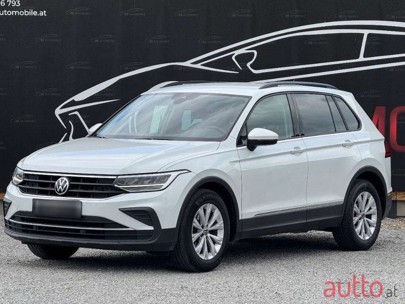 2020' Volkswagen Tiguan photo #6