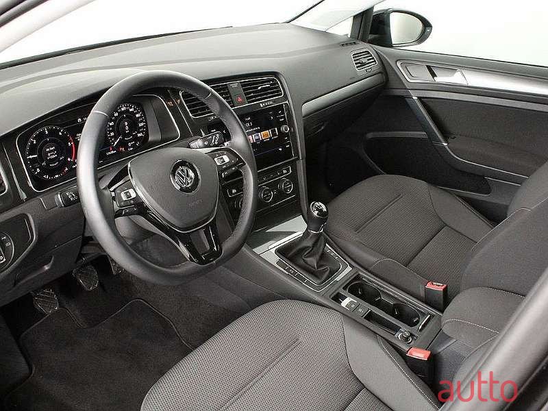 2019' Volkswagen Golf photo #4