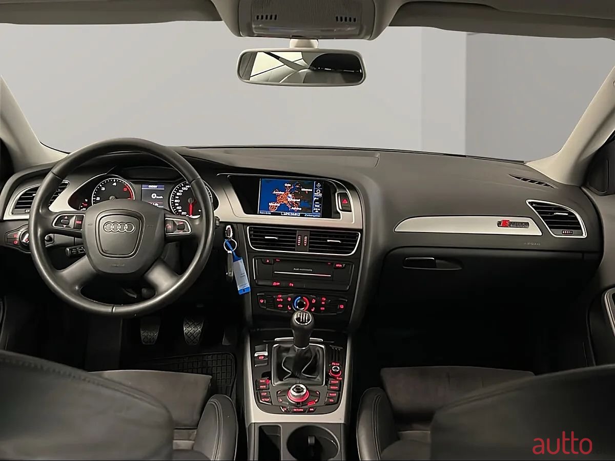 2011' Audi A4 photo #5