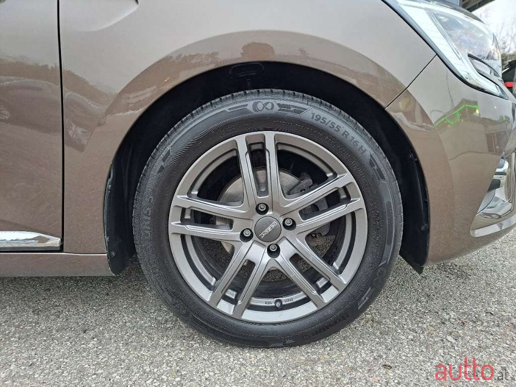 2021' Renault Clio photo #4