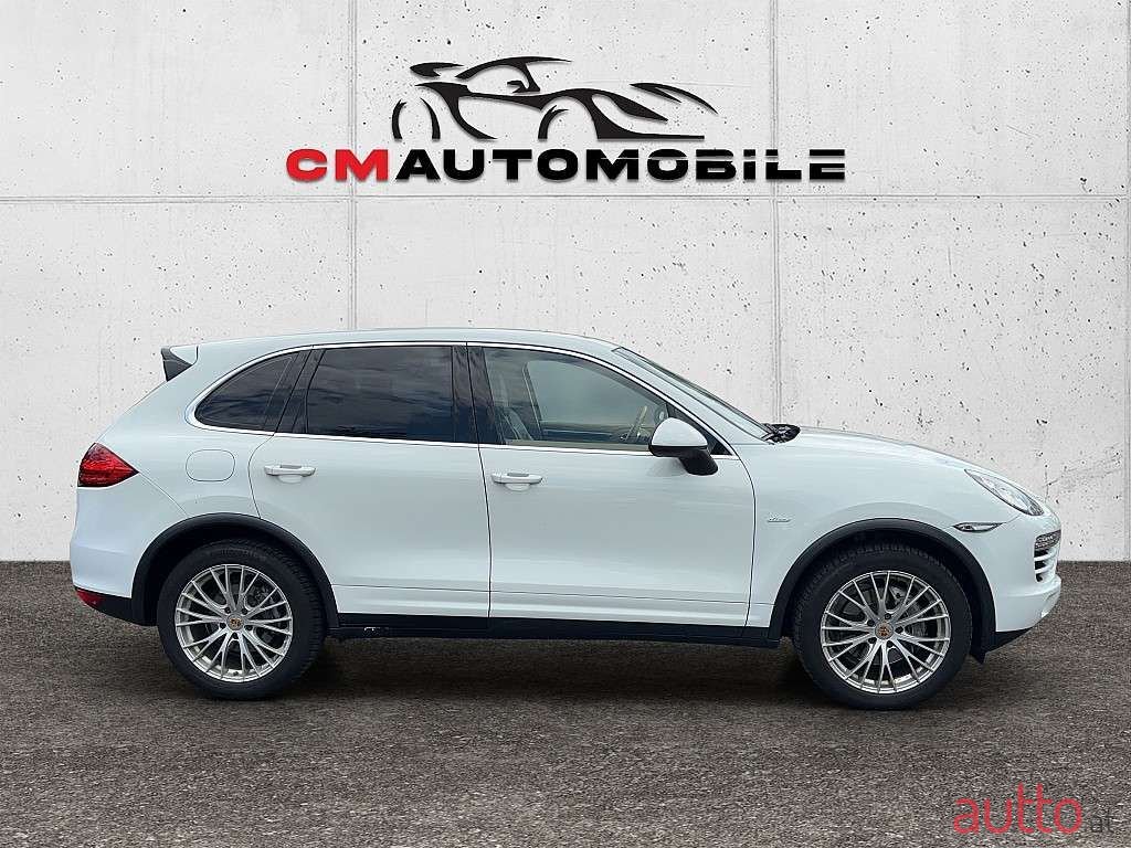 2012' Porsche Cayenne photo #4