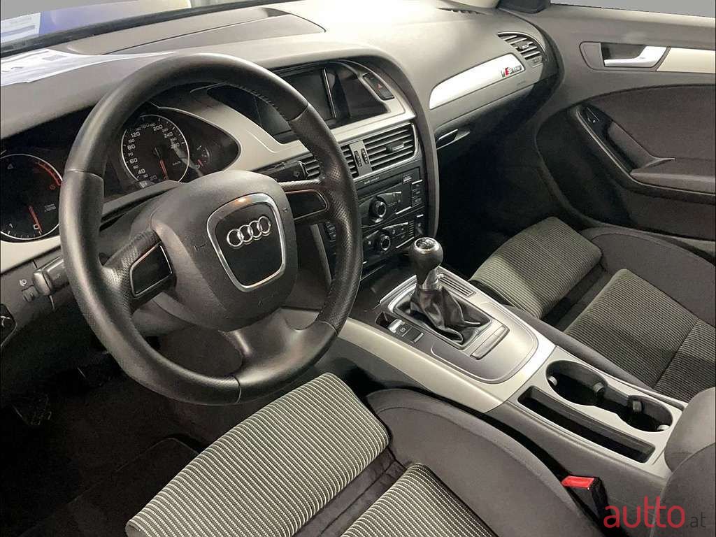 2011' Audi A4 photo #4