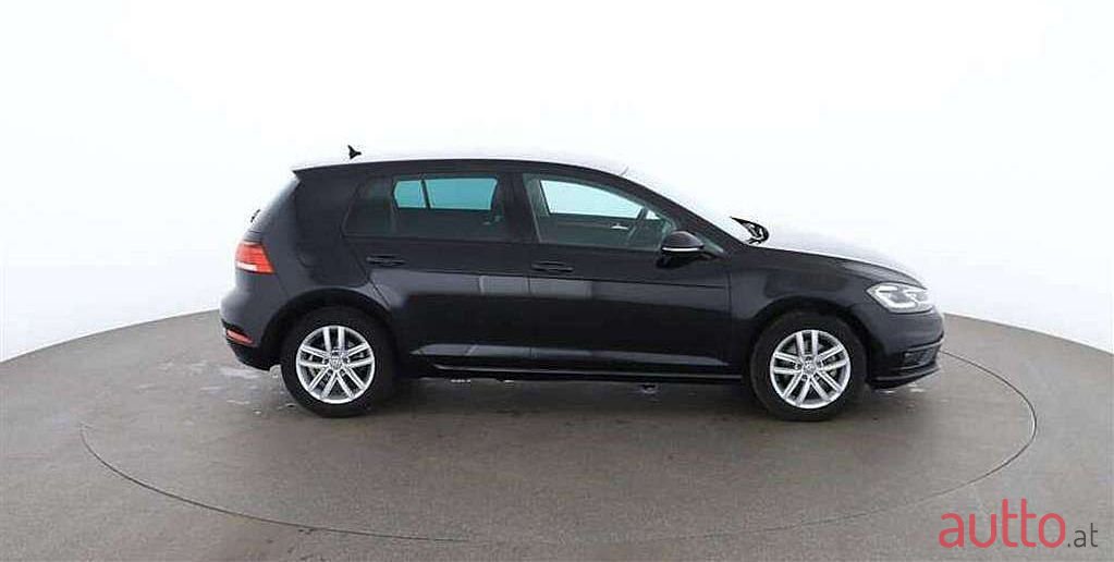 2019' Volkswagen Golf photo #2